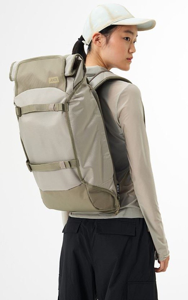 aevor travel backpack Day Pack FLX Proof Black - it offers space between 38 and 45 liters for your stuff AEVOR Bookpack Backpack Sportique