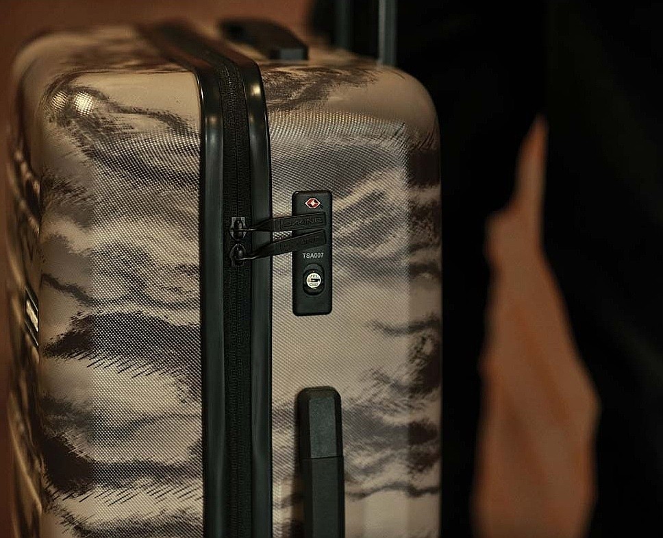 dakine concourse hardside