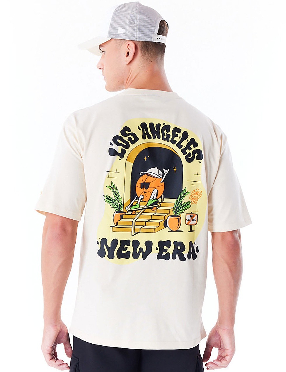 ● NEW ERA ● TECH GRADATION GRAPHIC T-SHIRTS New Era Font Graphic Oversized T-Shirt | New Era Cap UK