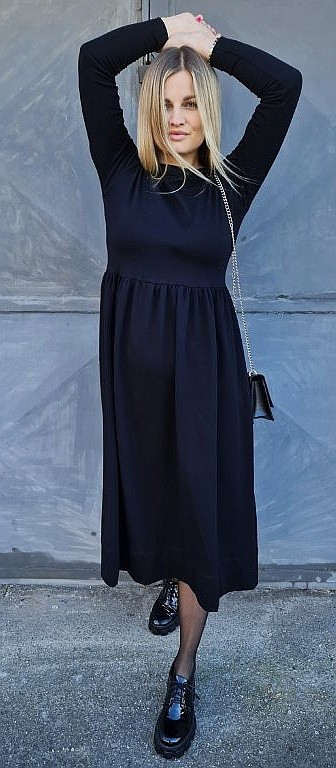 Kleid M.ASCH-Be original Long Dress Ruffle - Black - women´s