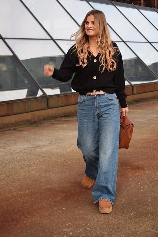 sveter M.ASCH-Be original Button-Up V Neck - Black