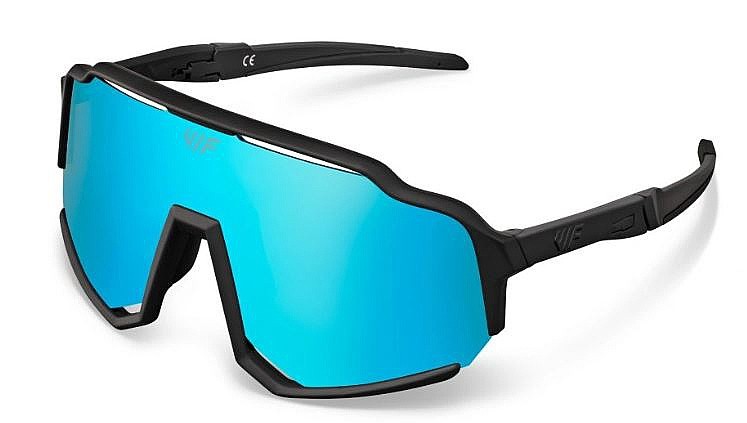 des lunettes VIF Two Polarized - Black/Snow Blue