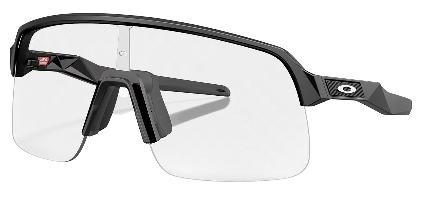 des lunettes Oakley Sutro Lite S - Matte Black/Clear Photochromic