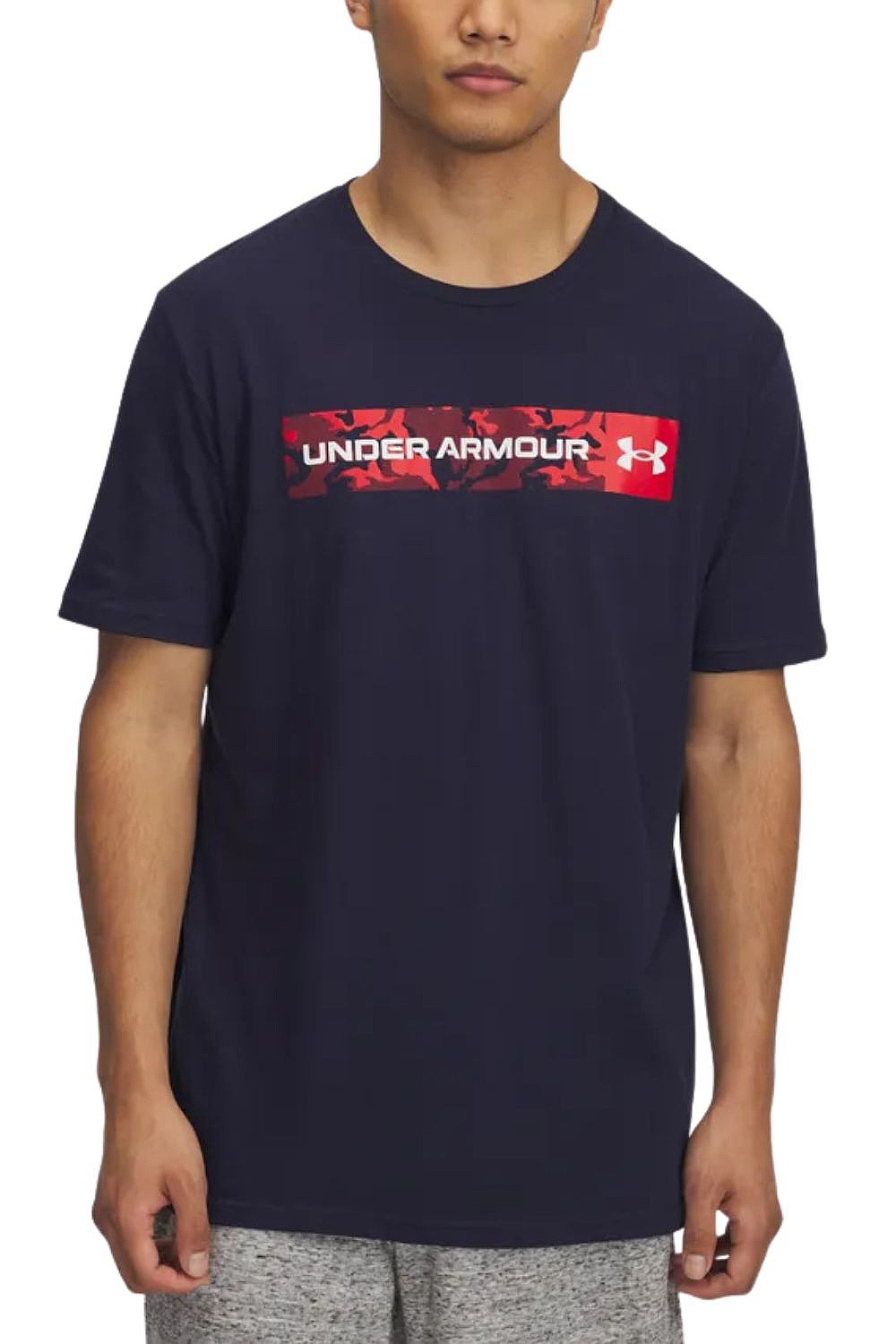 tričko Under Armour Camo Chest Stripe - Midnight Navy/Red/White - men´s