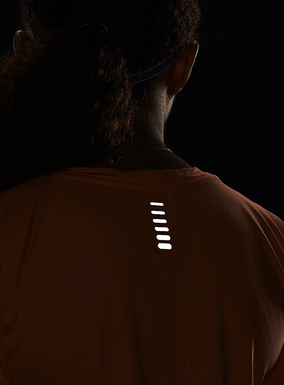 T-shirt Under Armour Iso-Chill Laser Run - Bubble Peach/Reflective - women´s