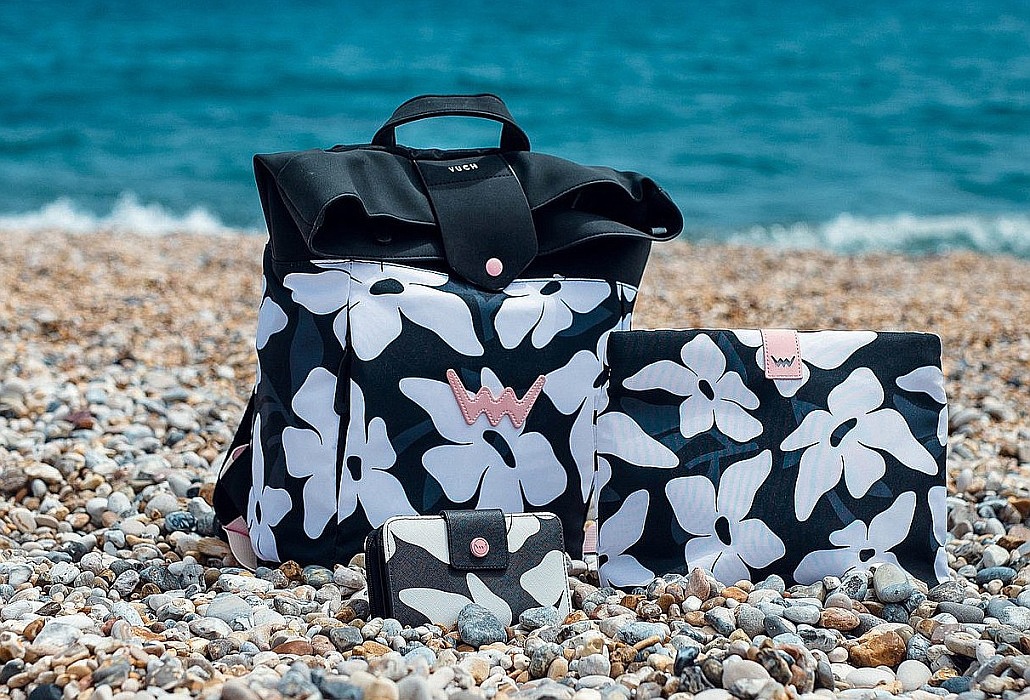 batoh Vuch Dammit Flowers - White