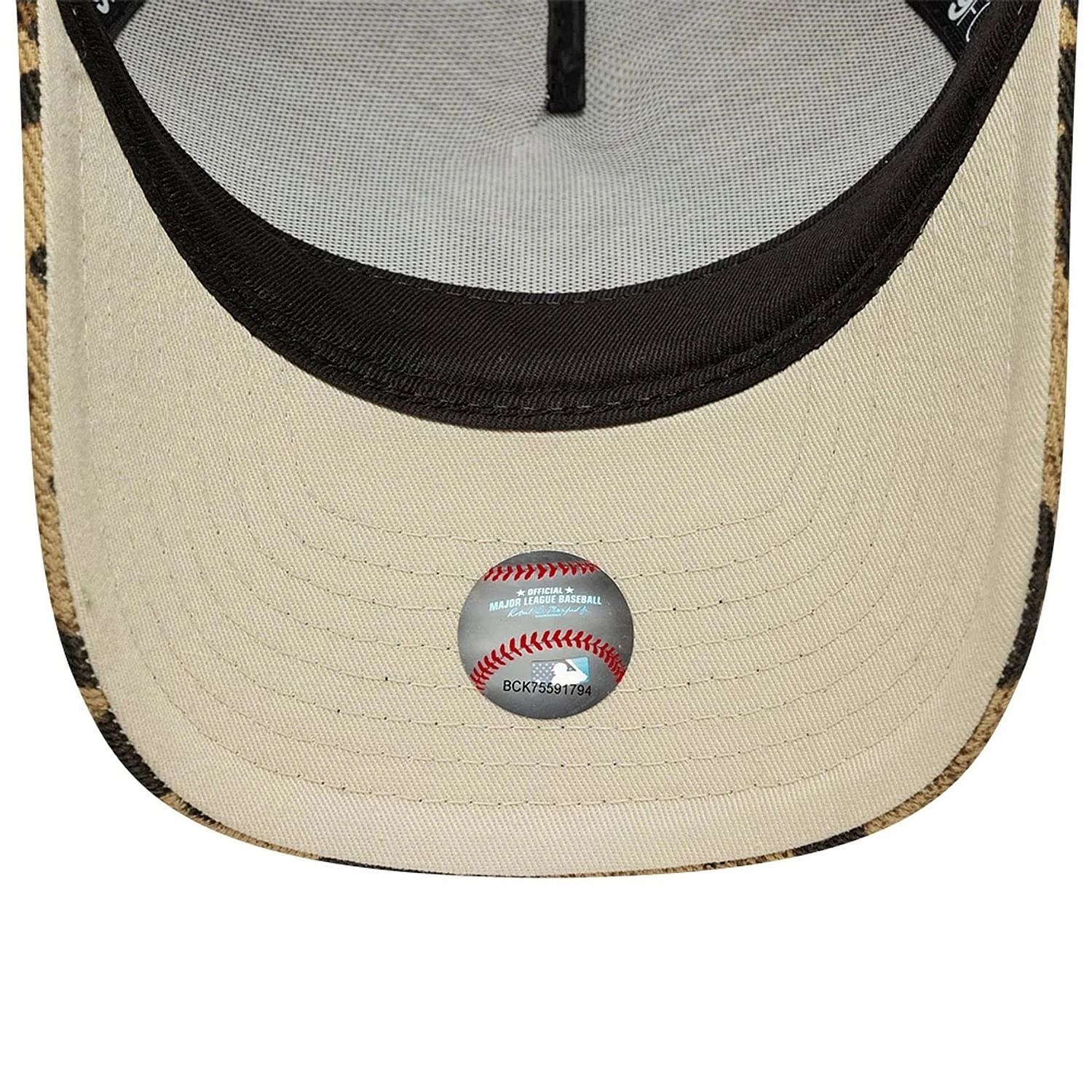 casquette New Era 9FO M-Crown AF Trucker MLB New York Yankees - NFL Brown Suede - women´s